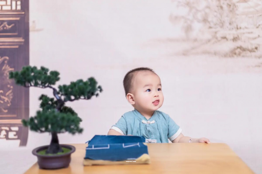 平湖宝宝喊肚子疼怎么回事